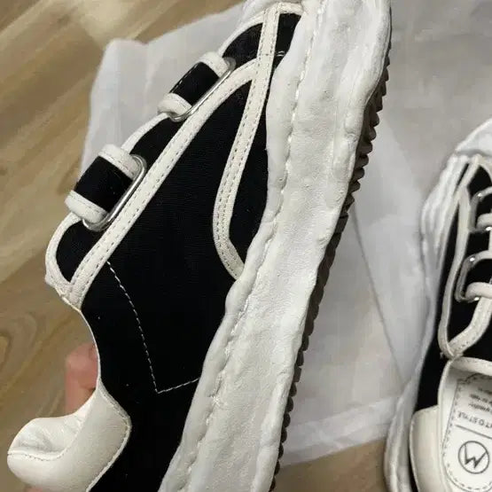 [SOLD OUT] 운동화 새상품 230