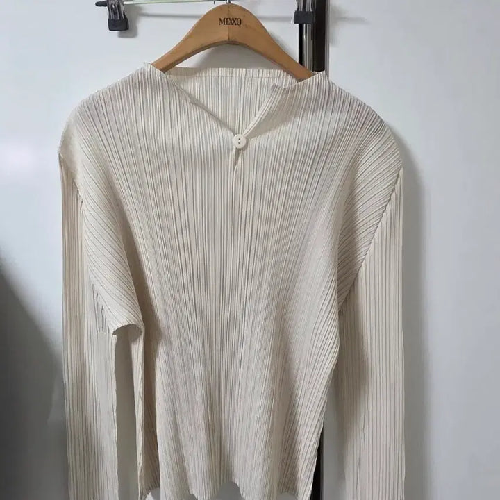 [SOLD OUT] 아이보리 플리츠 블라우스