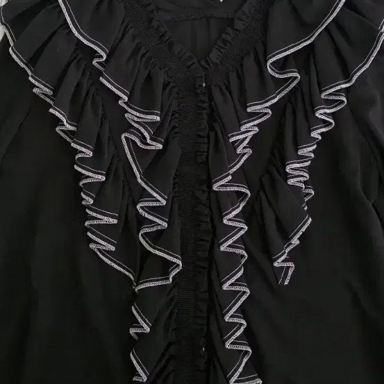 [BUNJANG] Christian Dior Black Frill Blouse / 크리스찬디올 블랙 프릴 블라우스(M/무료배송)