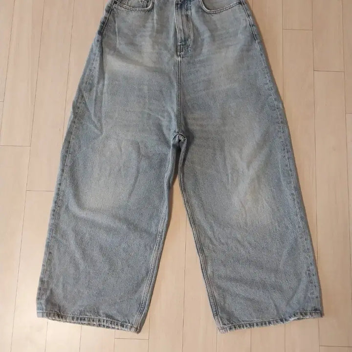 [BUNJANG] Balenciaga Large Baggy Fit Non-Coated Denim Pants Light Blue Wash / 발렌시아가 라지 배기핏 논코티드 데님 팬츠 연청