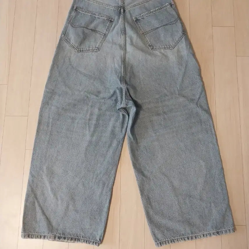 [BUNJANG] Balenciaga Large Baggy Fit Non-Coated Denim Pants Light Blue Wash / 발렌시아가 라지 배기핏 논코티드 데님 팬츠 연청
