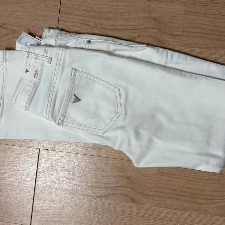 [BUNJANG] Guess Long Slim Bootcut Denim Jeans Ivory White / 게스 정품 롱 슬림 부츠컷 데님 청바지 아이보리 화이트