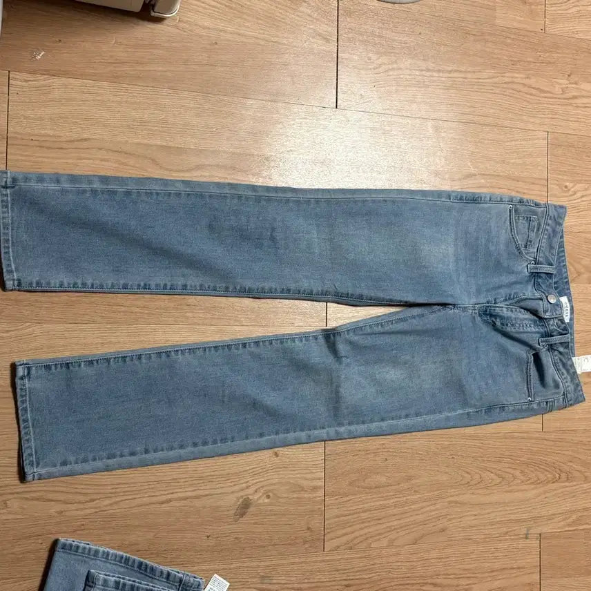 [BUNJANG] Guess Slim Straight Light Blue Denim Jeans / 게스 정품 슬림 스트레이트 연청 데님 청바지 라이트블루