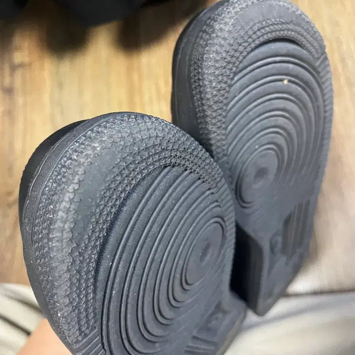 [SOLD OUT] 크림발 슈프림포스 올검 275 사이즈