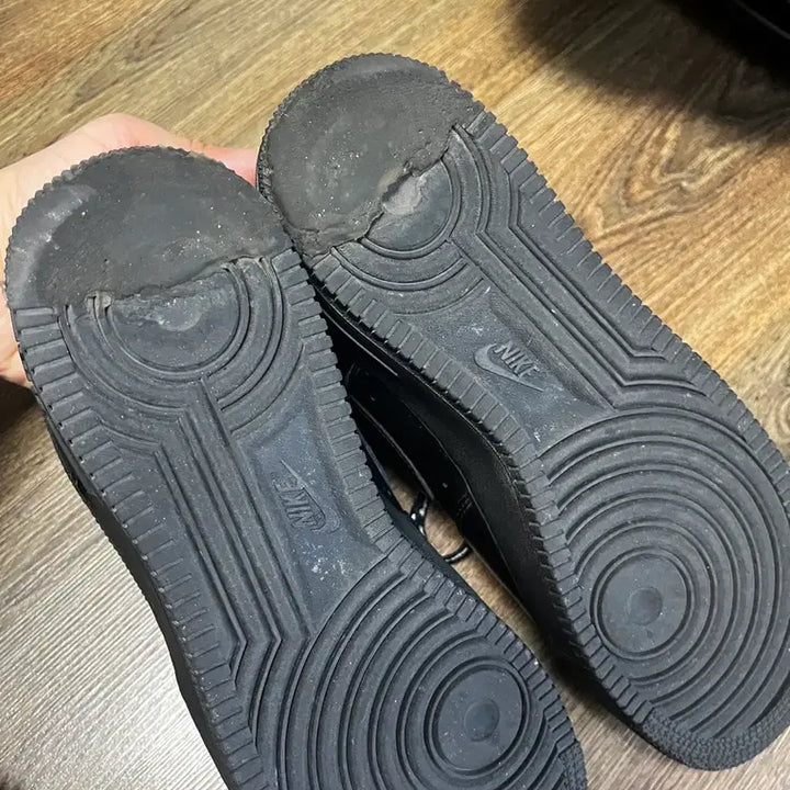 [SOLD OUT] 크림발 슈프림포스 올검 275 사이즈