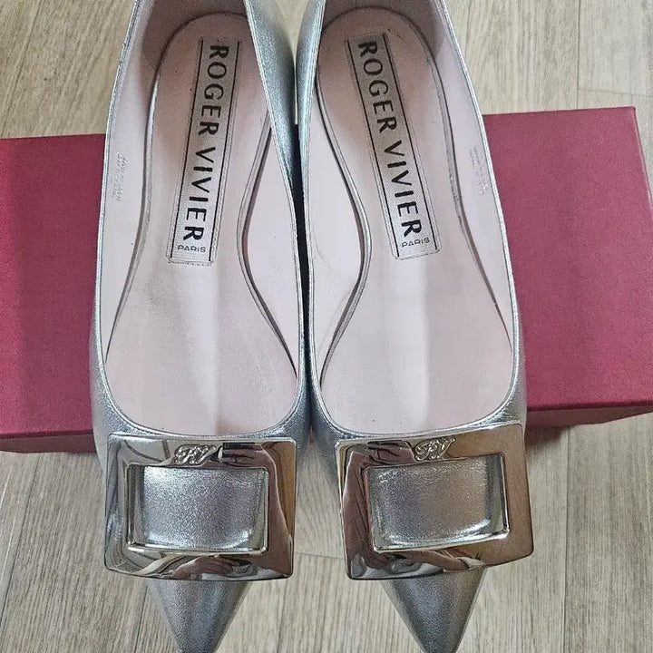 [BUNJANG] Roger Vivier Silver Flat Shoes / 로저비비에 실버 플랫 38