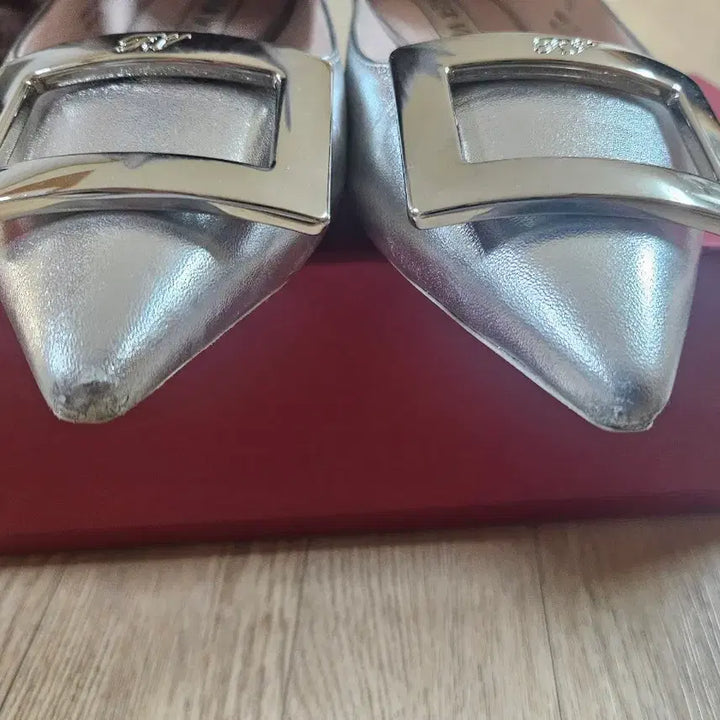 [BUNJANG] Roger Vivier Silver Flat Shoes / 로저비비에 실버 플랫 38