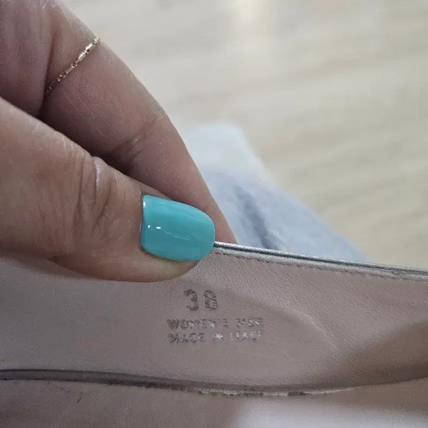 [BUNJANG] Roger Vivier Silver Flat Shoes / 로저비비에 실버 플랫 38