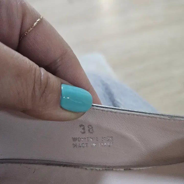 [BUNJANG] Roger Vivier Silver Flat Shoes / 로저비비에 실버 플랫 38