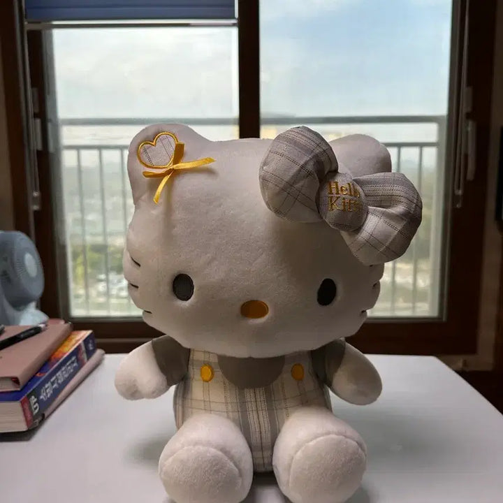 [BUNJANG] Sanrio Hello Kitty Medium Plush Doll / 산리오 헬로키티 중형사이즈 인형