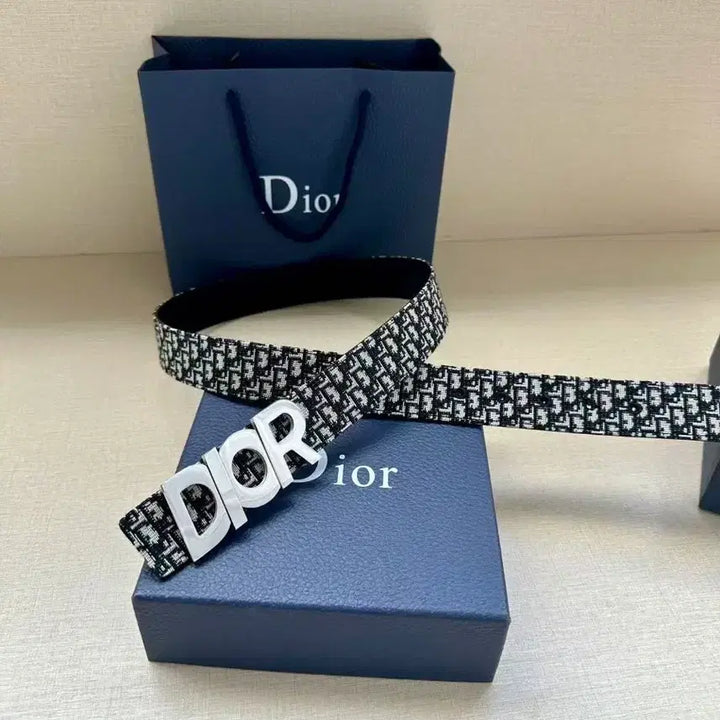 [SOLD OUT] 디올 남성용 벨트 로고 레터 실버 버클 90 폭 3.5cm