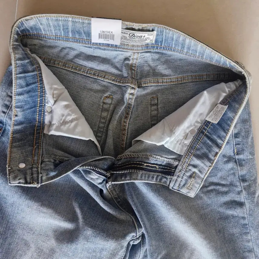 [BUNJANG] Diva Jeans (Unisex) - Light Wash Jeans / 디바 청바지  M  (남여 공용)