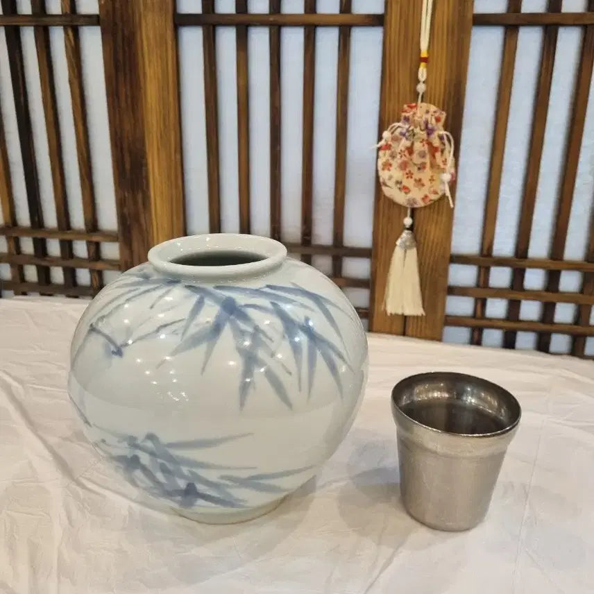 [BUNJANG] Blue and White Porcelain Vase / 도자기 (청화백자 항아리)