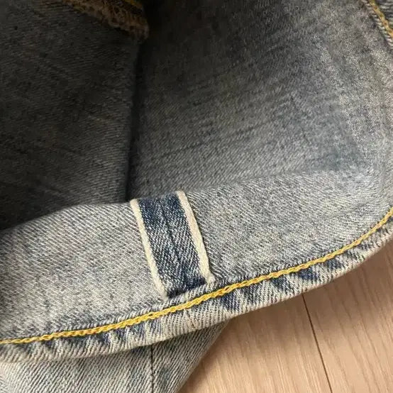 [BUNJANG] Comoli 22AW Bleach Denim Jeans / 22aw comoli 코모리 블리치 데님 2size
