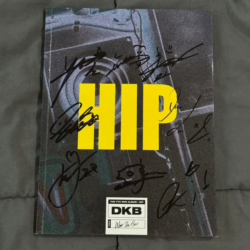 [BUNJANG] DKB Hip Signed Album What the Hell (Non-sale) / 다크비 힙 HIP 싸인 앨범 왓더헬 사인 비매