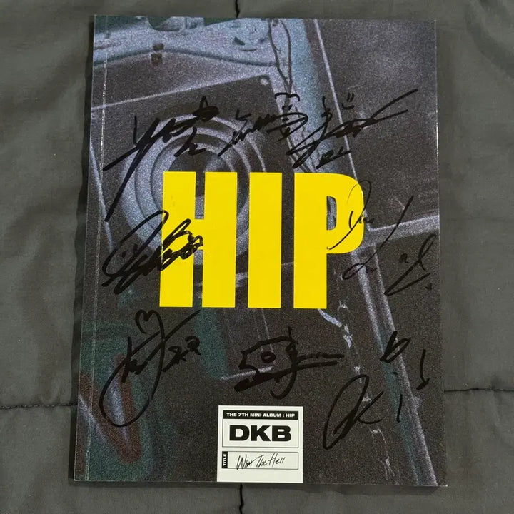 [BUNJANG] DKB Hip Signed Album What the Hell (Non-sale) / 다크비 힙 HIP 싸인 앨범 왓더헬 사인 비매