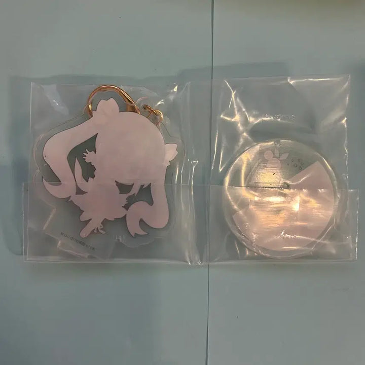 [BUNJANG] Hatsune Miku &amp; Megurine Luka Acrylic Keyring Set / 하츠네 미쿠 &amp; 메구리네 루카 :: 아크릴 키링 :: 2개세트