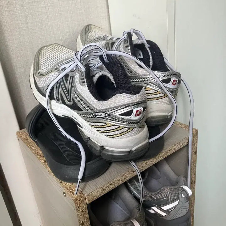 [BUNJANG] New Balance 860 V2 Silver Sneakers / 뉴발란스 860 V2 실버 운동화