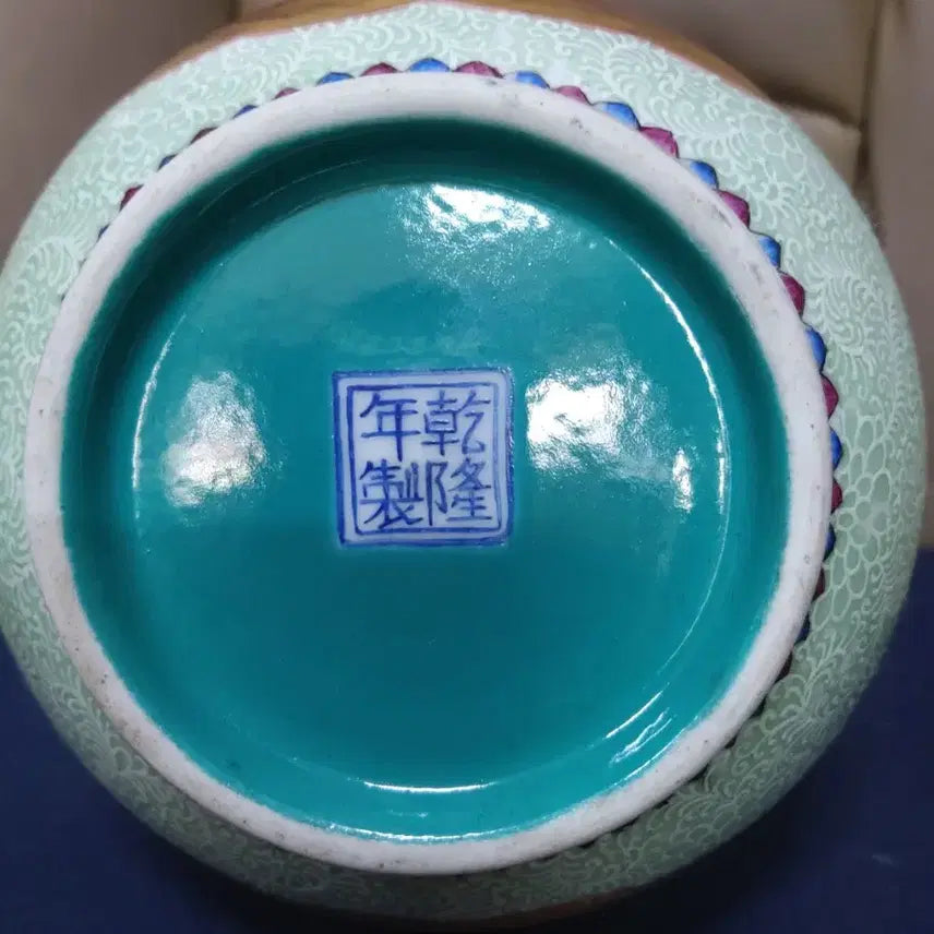 [BUNJANG] Qing Dynasty Qianlong Period Porcelain Mountain-Shaped Bottle / 청.건륭제기물/분채범랑.산두병.
