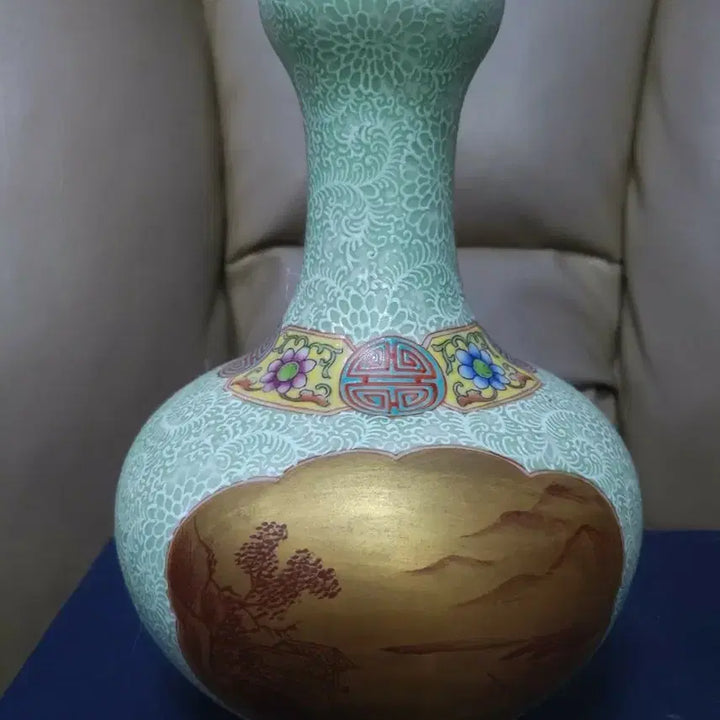 [BUNJANG] Qing Dynasty Qianlong Period Porcelain Mountain-Shaped Bottle / 청.건륭제기물/분채범랑.산두병.