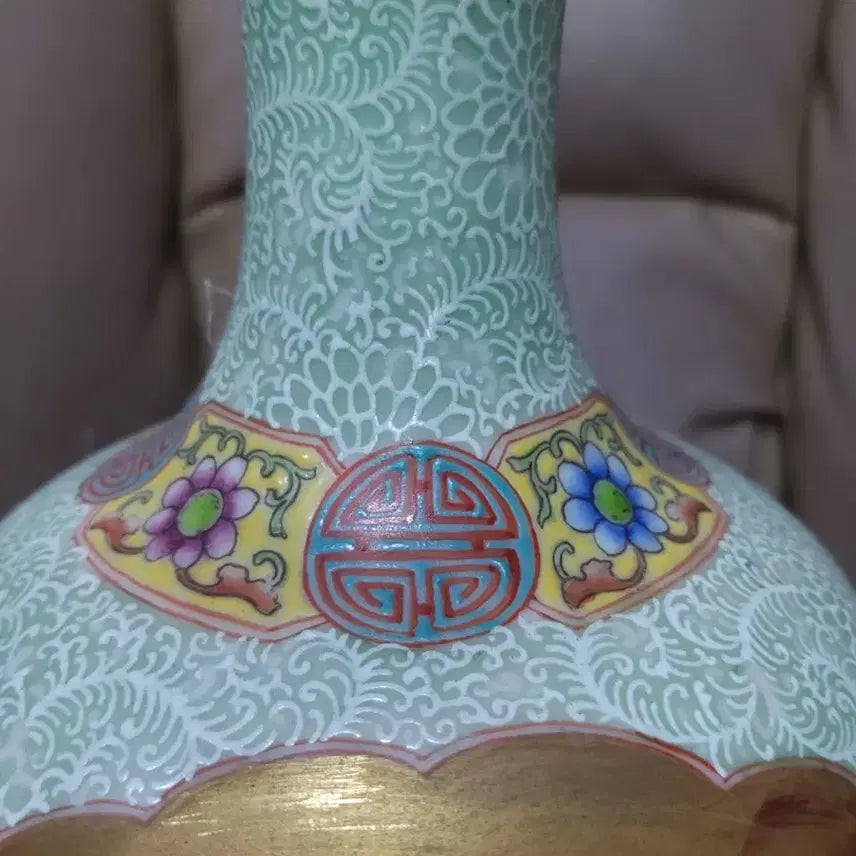 [BUNJANG] Qing Dynasty Qianlong Period Porcelain Mountain-Shaped Bottle / 청.건륭제기물/분채범랑.산두병.