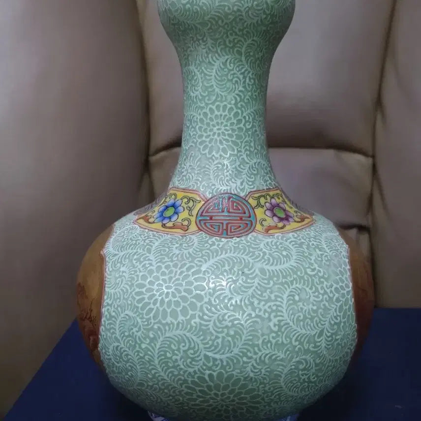 [BUNJANG] Qing Dynasty Qianlong Period Porcelain Mountain-Shaped Bottle / 청.건륭제기물/분채범랑.산두병.