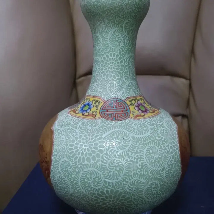 [BUNJANG] Qing Dynasty Qianlong Period Porcelain Mountain-Shaped Bottle / 청.건륭제기물/분채범랑.산두병.