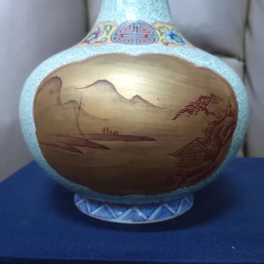 [BUNJANG] Qing Dynasty Qianlong Period Porcelain Mountain-Shaped Bottle / 청.건륭제기물/분채범랑.산두병.