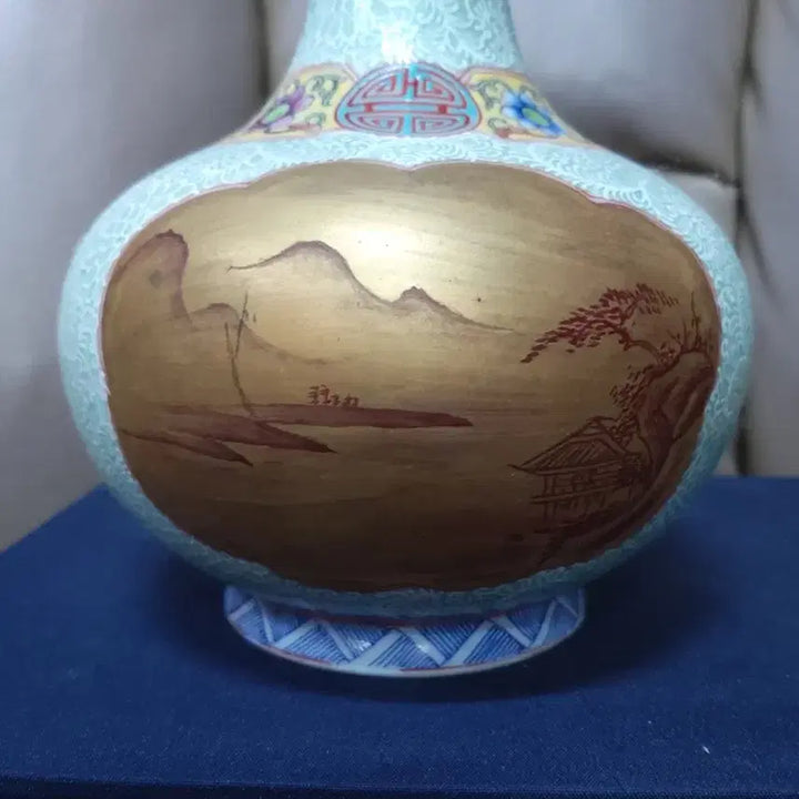 [BUNJANG] Qing Dynasty Qianlong Period Porcelain Mountain-Shaped Bottle / 청.건륭제기물/분채범랑.산두병.