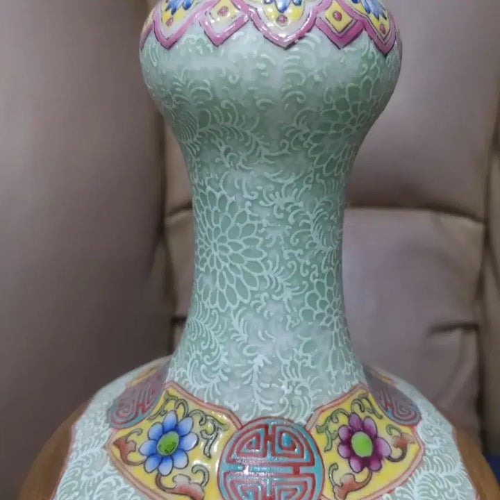 [BUNJANG] Qing Dynasty Qianlong Period Porcelain Mountain-Shaped Bottle / 청.건륭제기물/분채범랑.산두병.