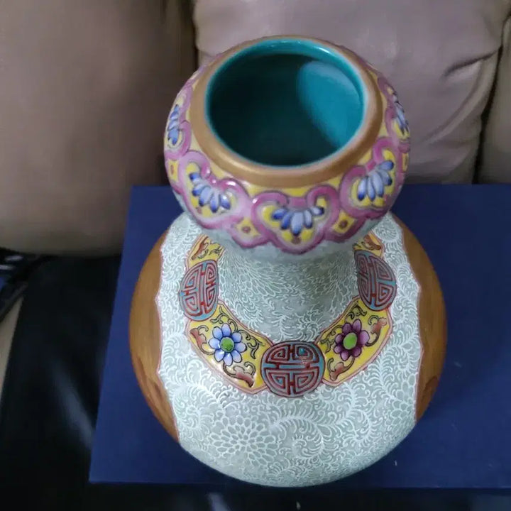 [BUNJANG] Qing Dynasty Qianlong Period Porcelain Mountain-Shaped Bottle / 청.건륭제기물/분채범랑.산두병.