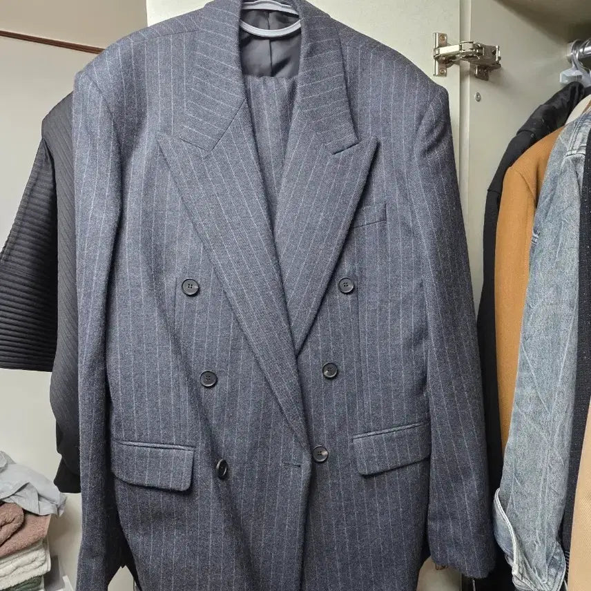 [BUNJANG] Savage Suit Stripe Setup (Gray) - Top XL, Bottom L / 세비지 수트 스트라이프 셋업(그레이) Xl, l 사이즈