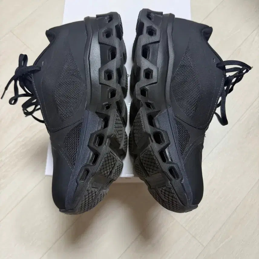 [BUNJANG] On Running x Pap Cloudmonster 2 Black Magnet Sneakers (260) / 온러닝 X 파프 클라우드 몬스터2 블랙마그넷 (260)