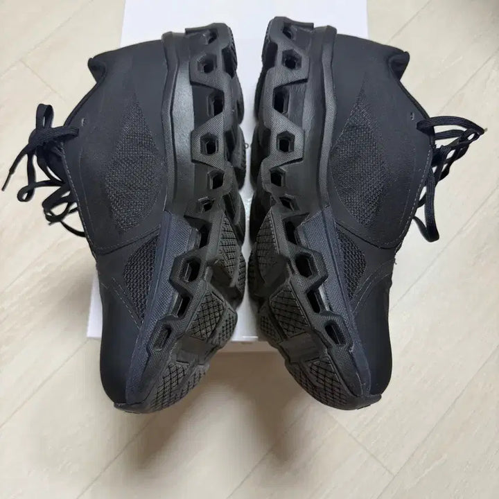 [BUNJANG] On Running x Pap Cloudmonster 2 Black Magnet Sneakers (260) / 온러닝 X 파프 클라우드 몬스터2 블랙마그넷 (260)