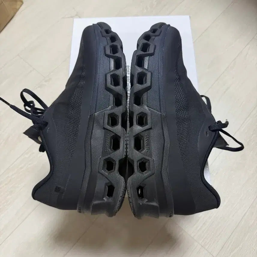 [BUNJANG] On Running x Pap Cloudmonster 2 Black Magnet Sneakers (260) / 온러닝 X 파프 클라우드 몬스터2 블랙마그넷 (260)
