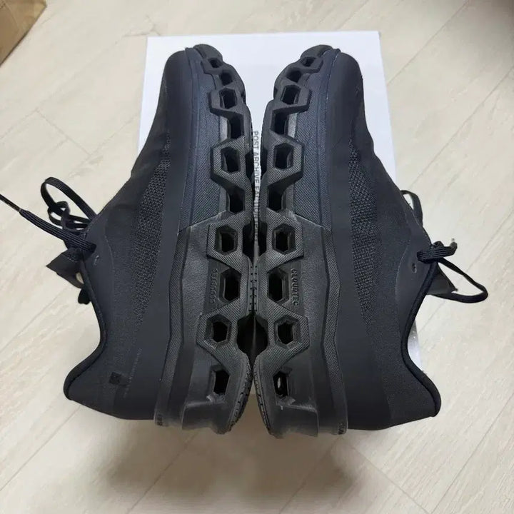 [BUNJANG] On Running x Pap Cloudmonster 2 Black Magnet Sneakers (260) / 온러닝 X 파프 클라우드 몬스터2 블랙마그넷 (260)