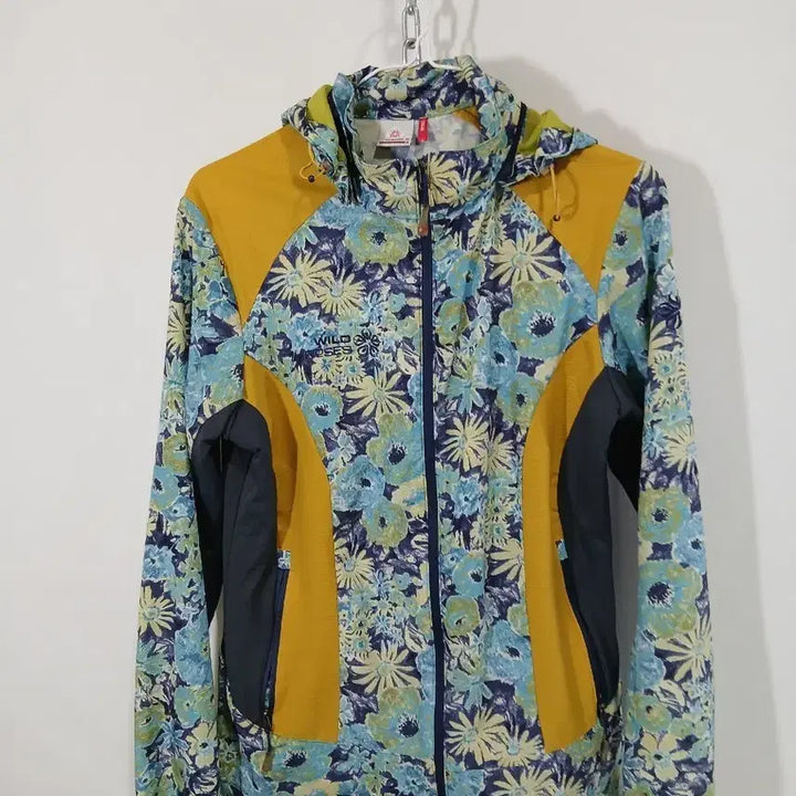 [BUNJANG] WILD ROSES Flower Printing Hooded Windbreaker Jacket / WILD ROSES 플라워 프린팅 후드 바람막이