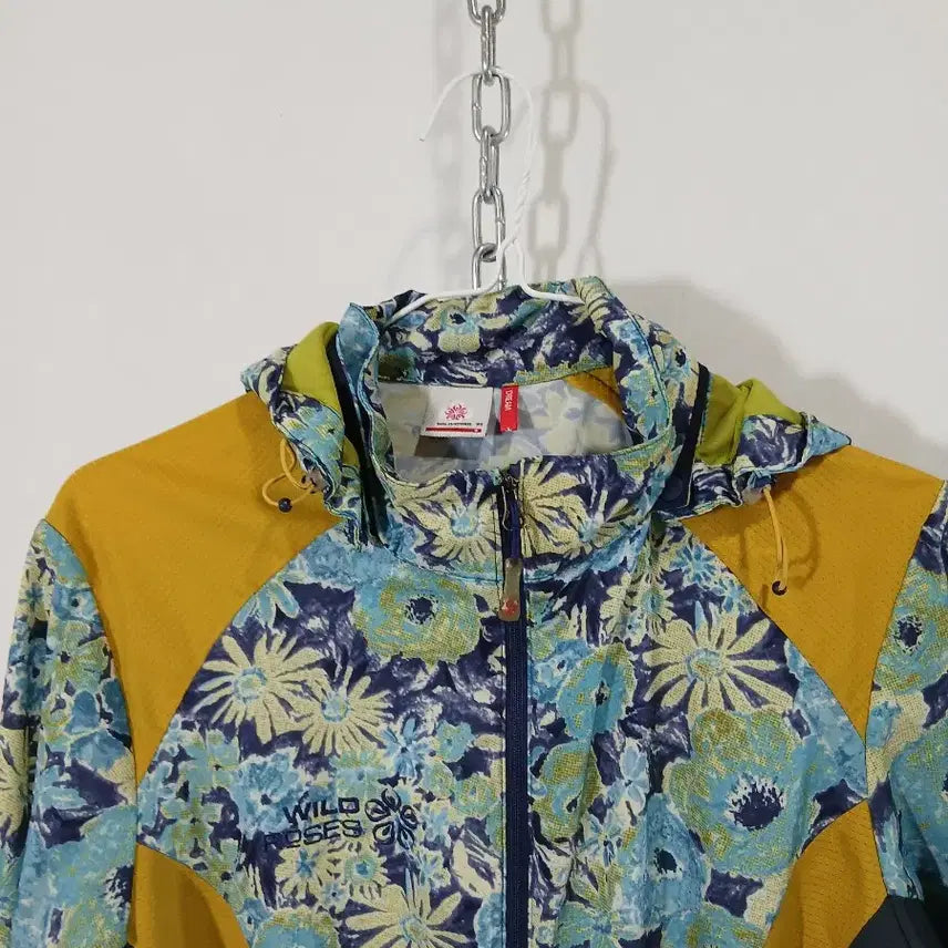 [BUNJANG] WILD ROSES Flower Printing Hooded Windbreaker Jacket / WILD ROSES 플라워 프린팅 후드 바람막이
