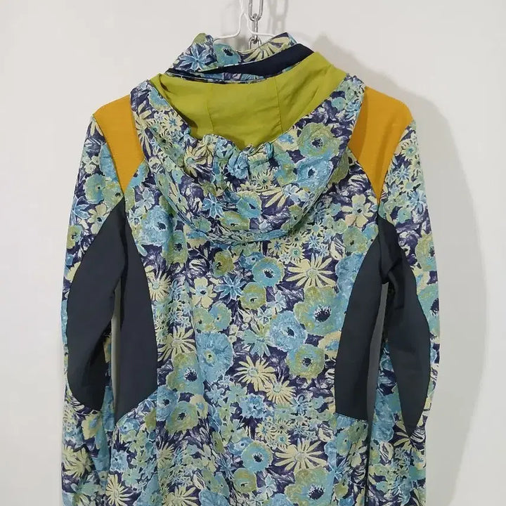 [BUNJANG] WILD ROSES Flower Printing Hooded Windbreaker Jacket / WILD ROSES 플라워 프린팅 후드 바람막이