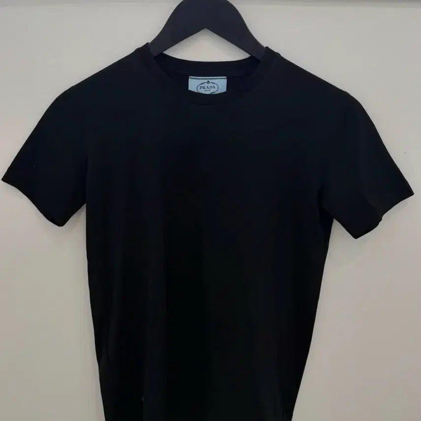[SOLD OUT] 프라다 삼각패치 반팔티셔츠