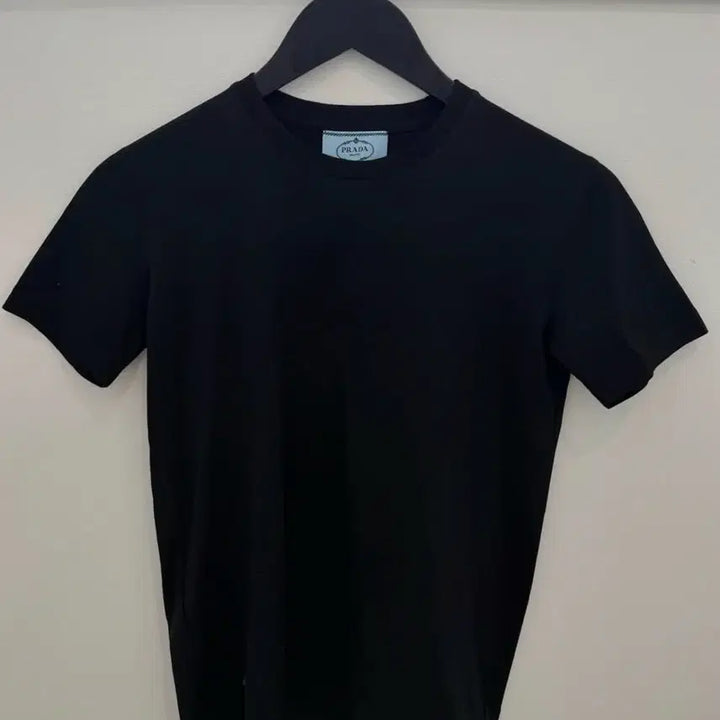 [SOLD OUT] 프라다 삼각패치 반팔티셔츠