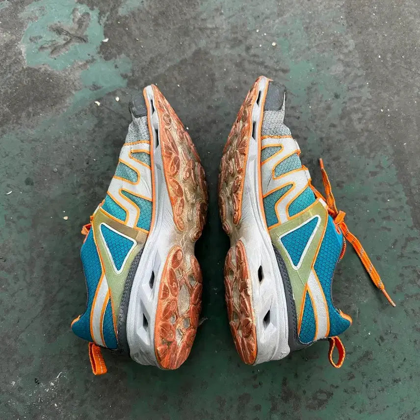 [BUNJANG] Montbell Hiking Boots with Bonus Hiking Poles and Running Backpack / (1+2) 몽벨 등산화 ( 보너스 등산스틱 와 러닝 등산 가방 )