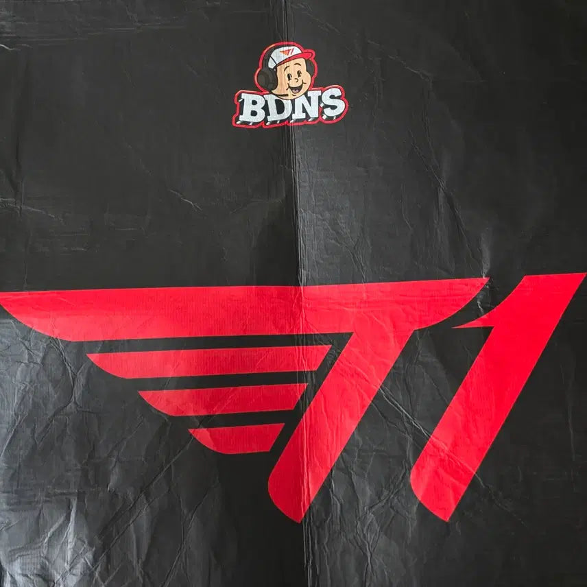 [BUNJANG] BADBOSS T1 Faker Keyring and Tarpaulin Bag / 빠더너스 T1 페이커 키링 및 타포린 백