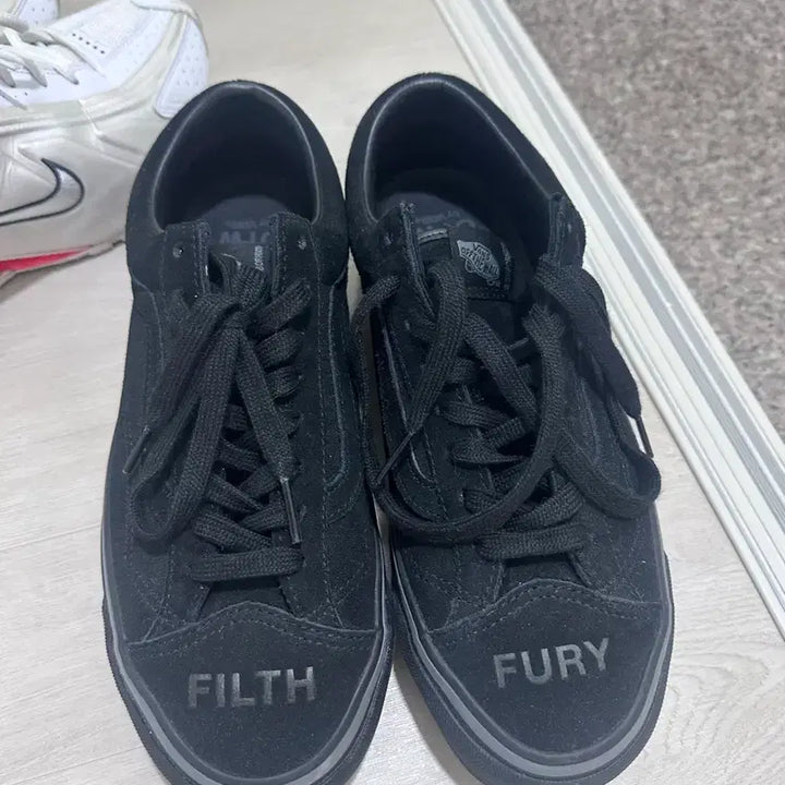 [BUNJANG] Vans Neighborhood 270 Sneakers / 반스 네이버후드 270