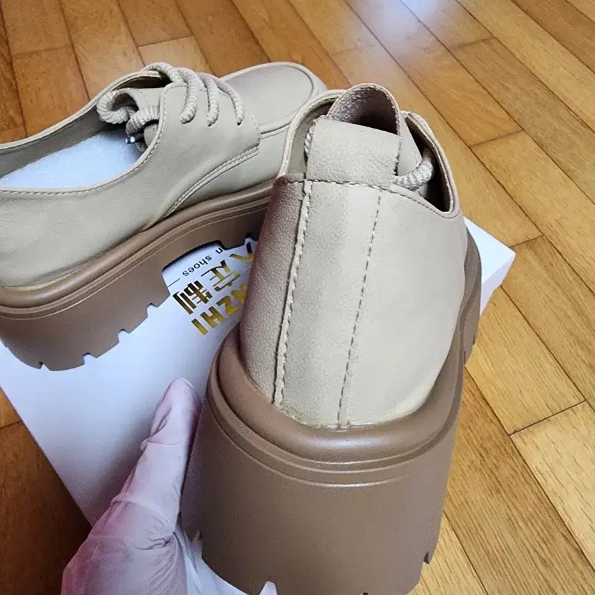 [BUNJANG] 새상품)베이지색 둥근코 옥스포드화 6cm 로퍼구두 240 / 새상품) 6cm 키높이 통굽 로퍼 240 베이지색 둥근코