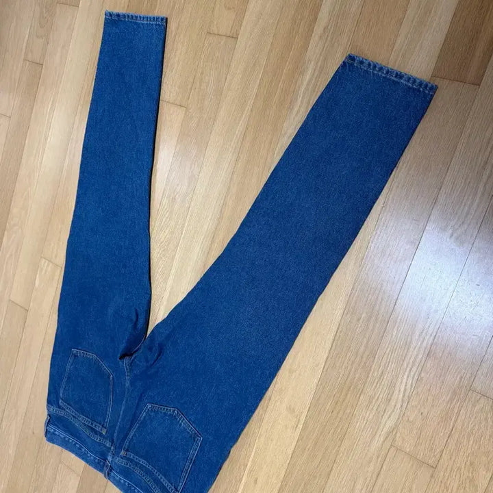 [BUNJANG] COS Mid-Rise Tapered Jeans Size 31/32 / Cos 미드라이즈 테이퍼드진 31/32