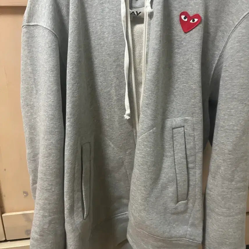 [BUNJANG] Comme des Garçons Grey Heart Logo Zip-Up Hoodie / 꼼데가르송 그레이 하트 로고 후드집업