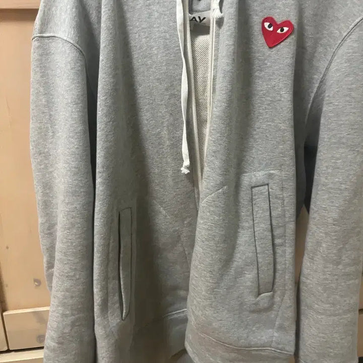 [BUNJANG] Comme des Garçons Grey Heart Logo Zip-Up Hoodie / 꼼데가르송 그레이 하트 로고 후드집업