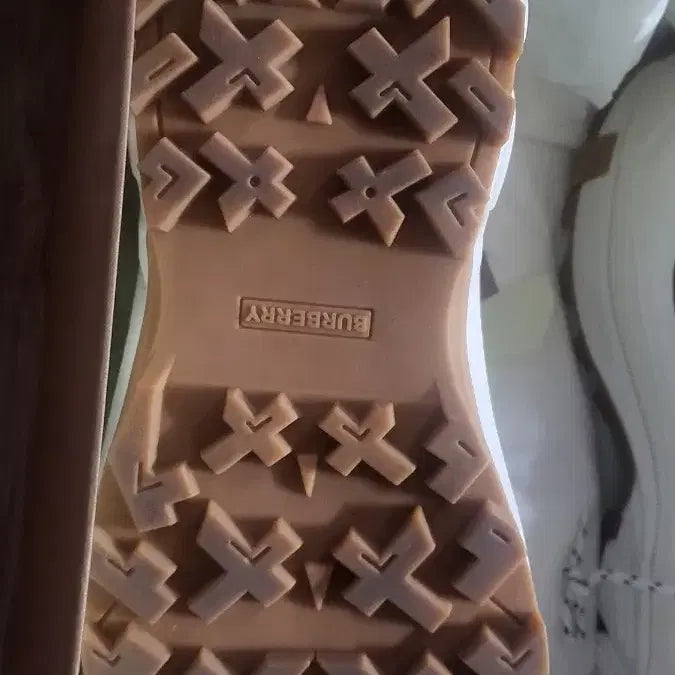 [BUNJANG] Burberry Check Pattern Low-Top Sneakers / 버버리 체크 패턴 스니커즈