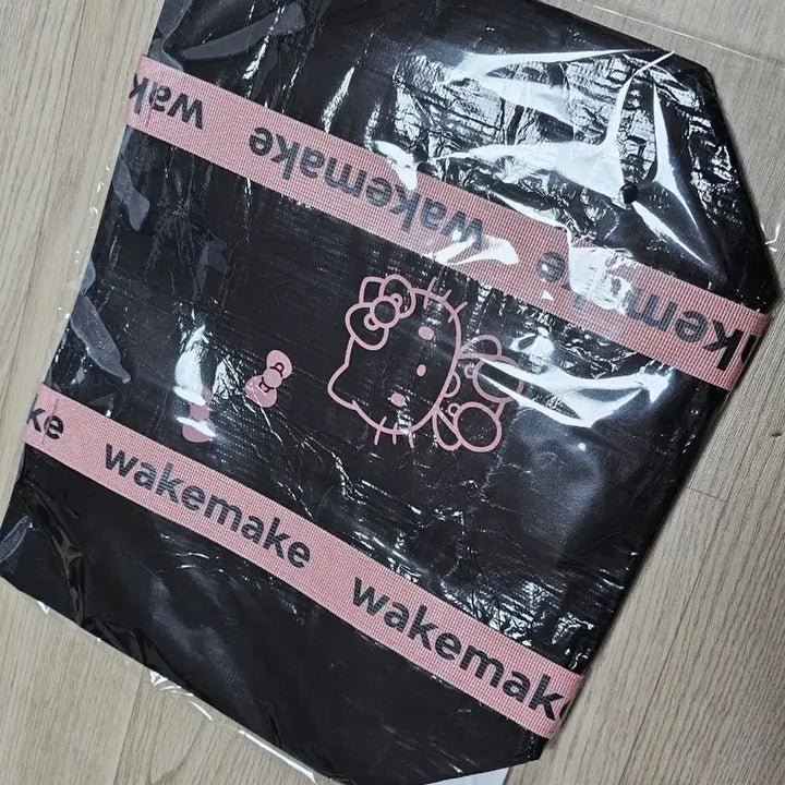 [SOLD OUT] 웨이크메이크 헬로키티 타포린백 미개봉